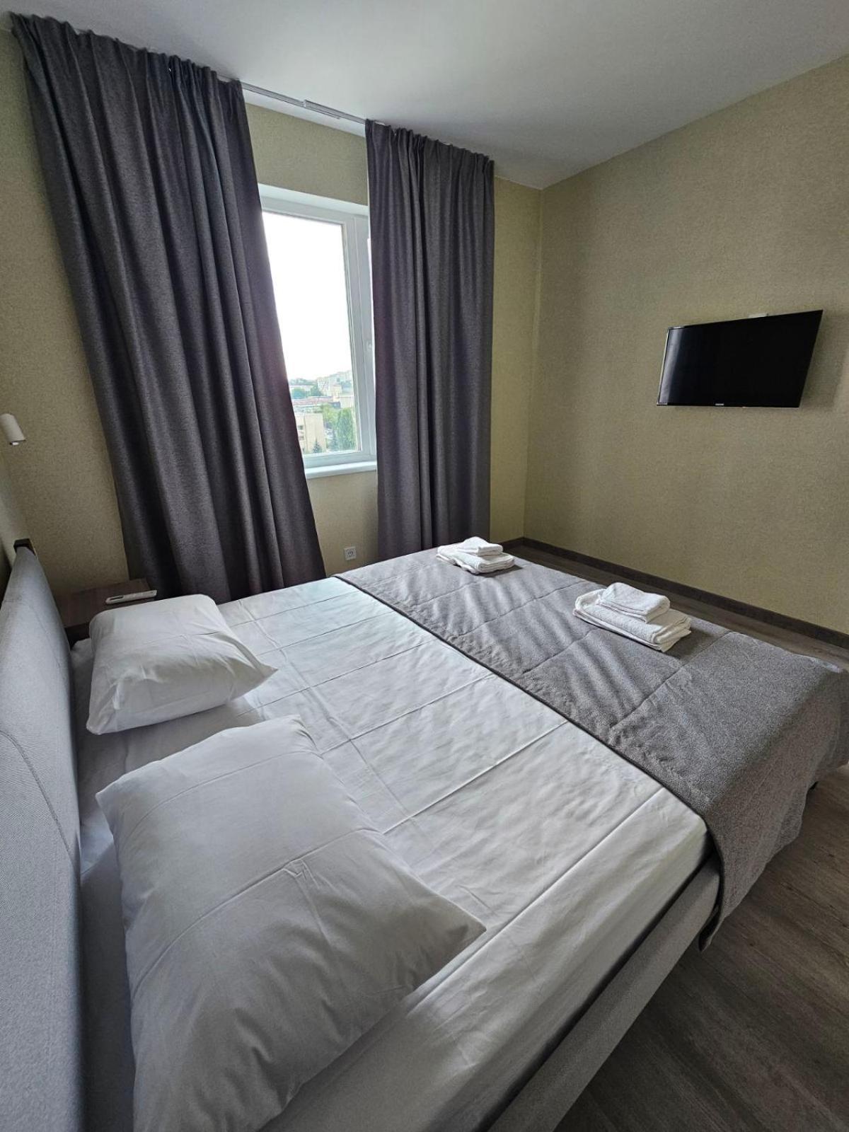 Mansarda Iris Hotel เคียฟ ภายนอก รูปภาพ