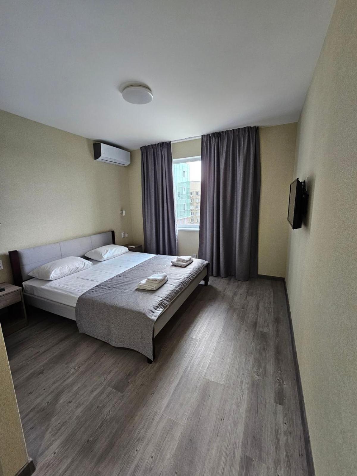 Mansarda Iris Hotel เคียฟ ภายนอก รูปภาพ